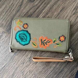 Embroidered Floral Women's Wristlet